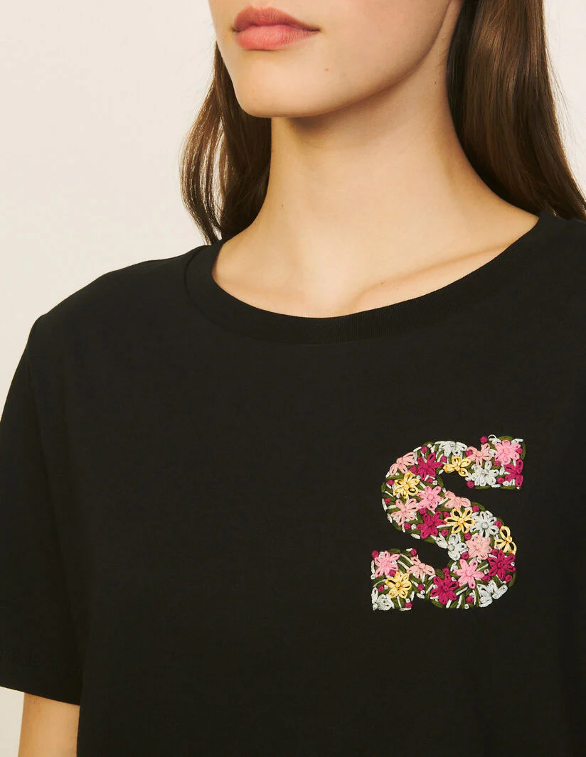 Camiseta con bordado en el pecho - Imagen 3