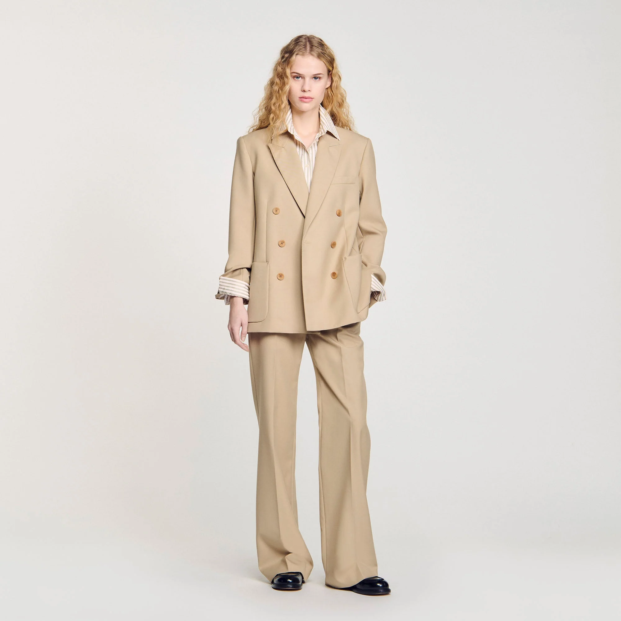 Chaqueta con botonadura cruzada