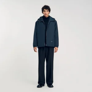 Cazadora con capucha