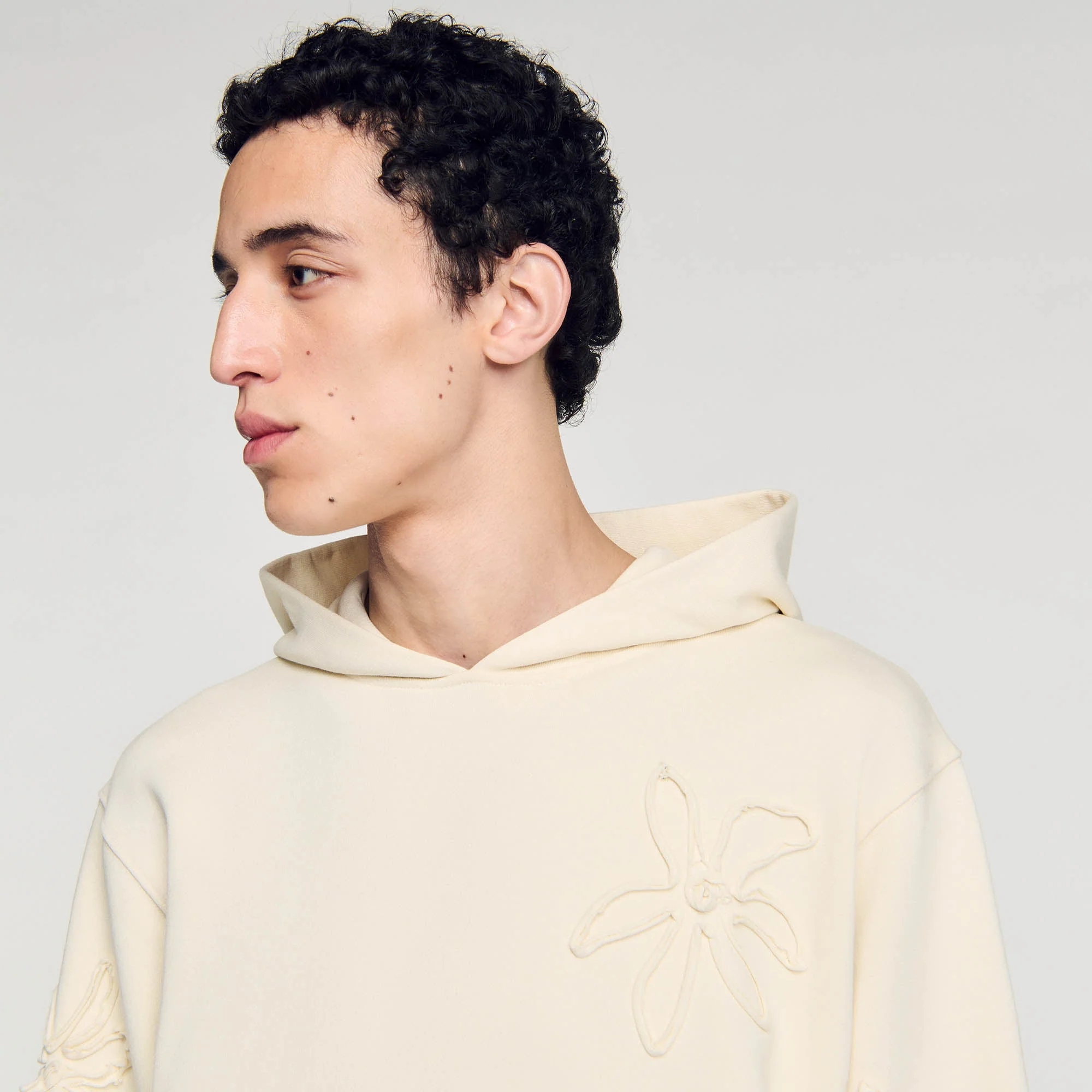 Sudadera con capucha adornada con flores - Imagen 3