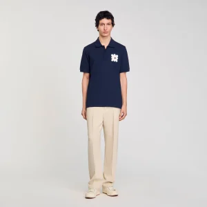 Polo con parche de flor