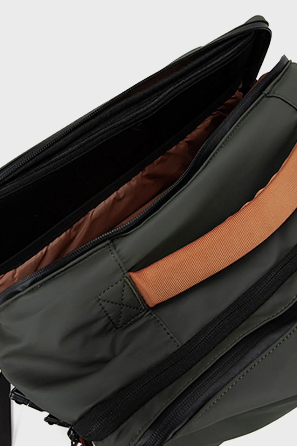 Mochila Travel Baku L Reciclada Verde 44L. - Imagen 8