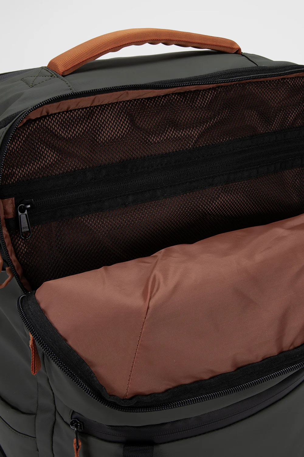 Mochila Travel Baku L Reciclada Verde 44L. - Imagen 7