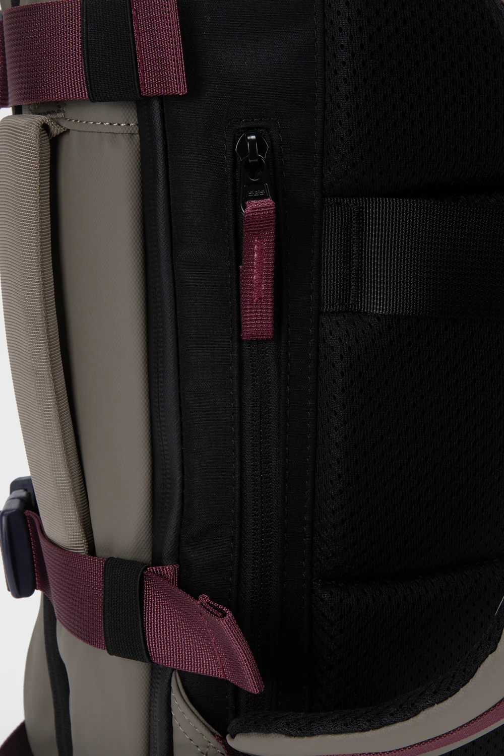 Mochila Travel Baku M Reciclada Beige 26L. - Imagen 7