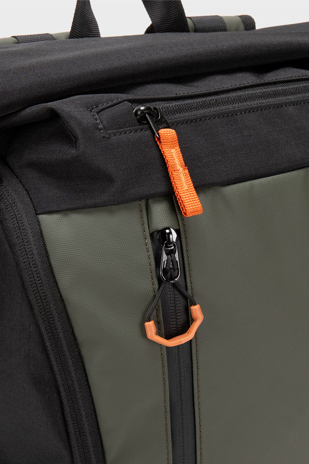 Mochila Travel Oca Reciclada Verde 24L. - Imagen 7