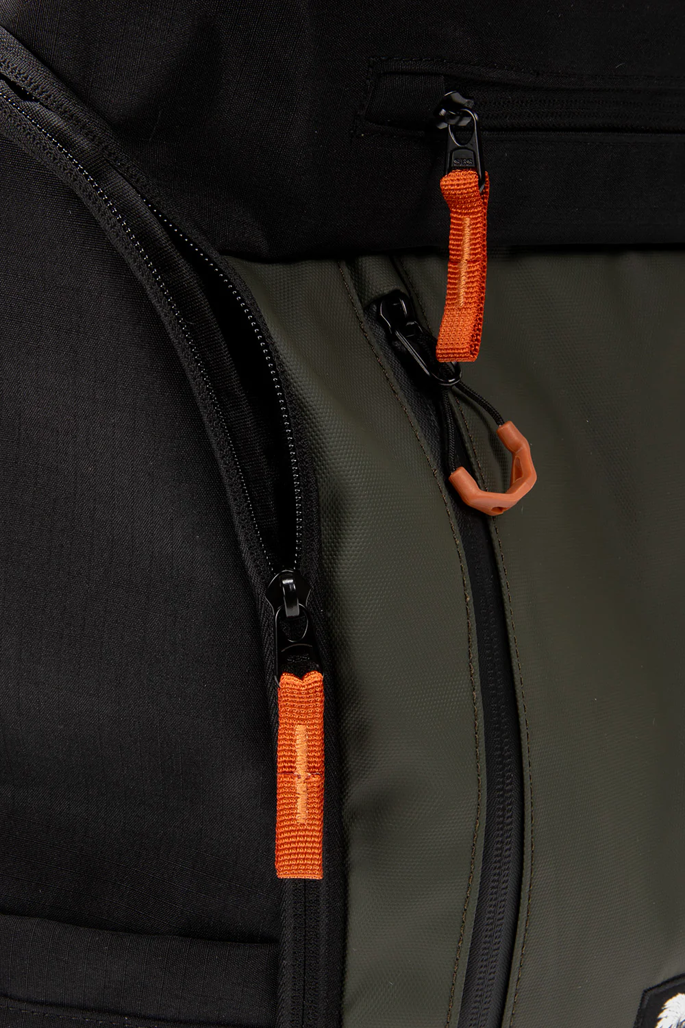 Mochila Travel Oca Reciclada Verde 24L. - Imagen 8