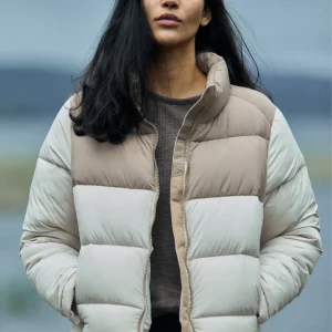 Parka Essential Reciclada Café Claro y Beige Mujer