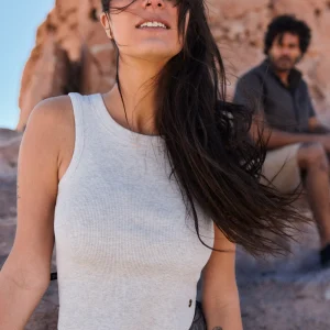 Polera Ani Orgánica Gris Mujer