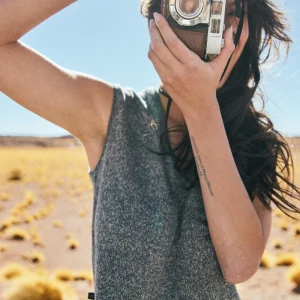 Polera Nora Orgánica Petróleo Mujer