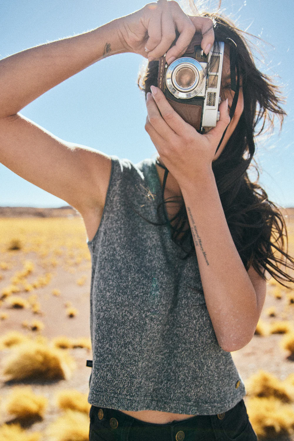 Polera Nora Orgánica Petróleo Mujer